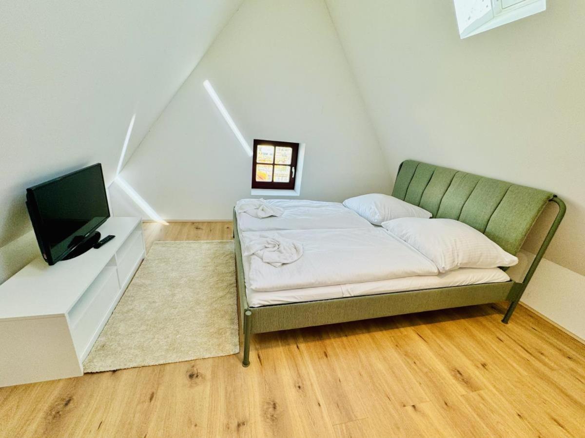 App Klabautermann, direkt am Alten Strom Rostock Bagian luar foto